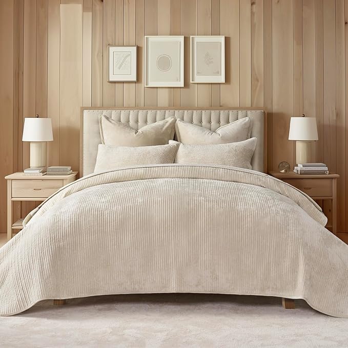 EVERGRACE Velvet Quilt Set Queen Size, Luxurious Soft Quilted Bedding Sets, Lightweight Velvet Comforter for All Season, Striped Channel Bedspread Coverlet with 2 Shams, Light Sand