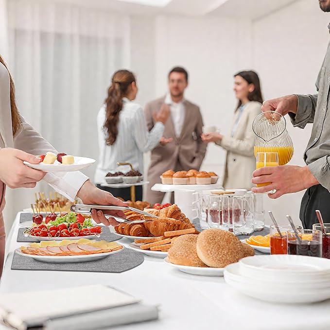 Homaxy Round Table Placemats Set of 6, Washable Wedge Shaped Faux Leather Table Mats, Wipeable Kitchen Dinner Place Mats for Indoor Outdoor, Light Grey