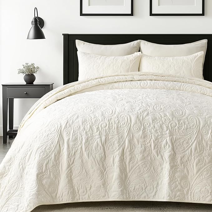EVERGRACE Luxury Pearl Velvet Quilt Set Queen Size 3 Pieces, Soft Paisley-Stitch Velvet Comforter Set with Pillow Shams, Lightweight Bedspread Coverlet Bedding Set, Ivory White