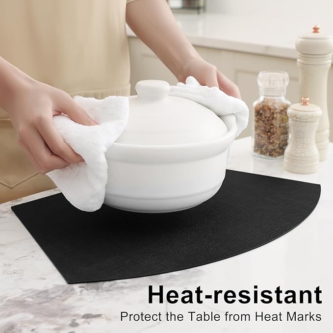 Homaxy Round Table Placemats Set of 6, Washable Wedge Shaped Faux Leather Table Mats, Wipeable Kitchen Dinner Place Mats for Indoor Outdoor, Black