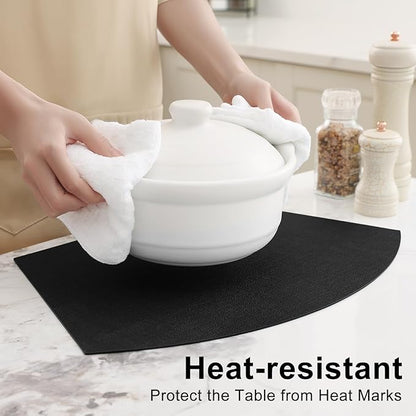 Homaxy Round Table Placemats Set of 6, Washable Wedge Shaped Faux Leather Table Mats, Wipeable Kitchen Dinner Place Mats for Indoor Outdoor, Black