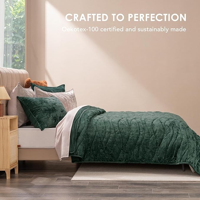 EVERGRACE Luxury Velvet Quilt Queen Size, Ultra Soft Wave Crushed Velvet Bedding Set, Lightweight Quilted Comforter Set for All Season, Oversized Bedspread Coverlet with 2 Shams, Emerald Green