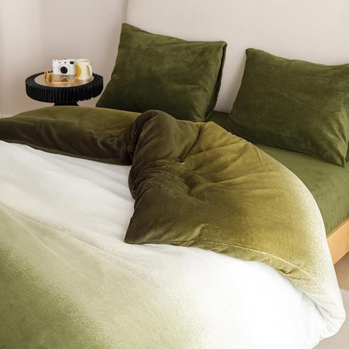 CLOTHKNOW Green White Queen Comforter Set Fluffy Velvet Bedding Comforter Sets Olive Green Comforter Soft Comforter Queen with 2 x Pillow Cases