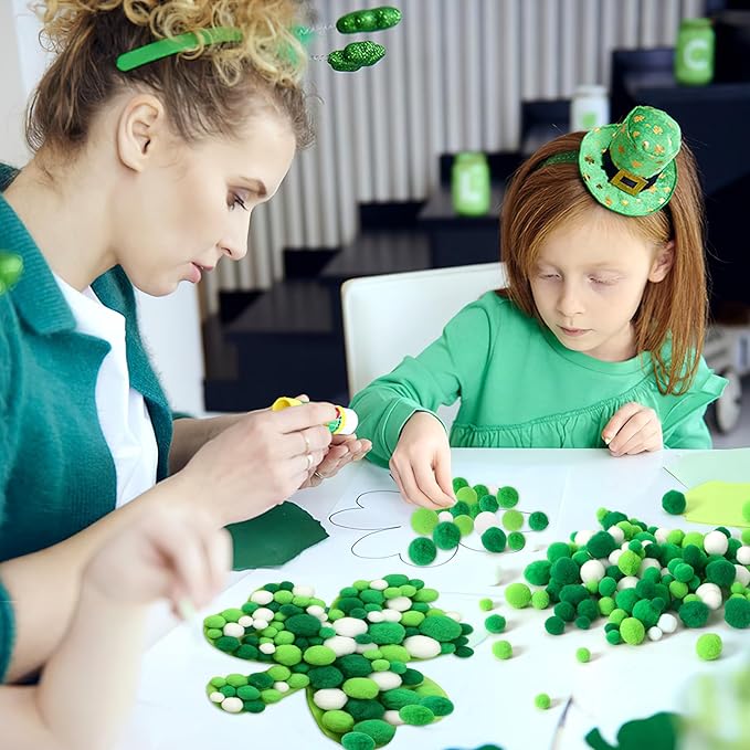 UPINS St. Patrick's Day Pom Poms Balls,600 Pieces Green Pom Poms Mixed Sizes Pompoms for Crafts Making DIY Spring St. Patrick's Day Party Decorations Supplies (3 Sizes)
