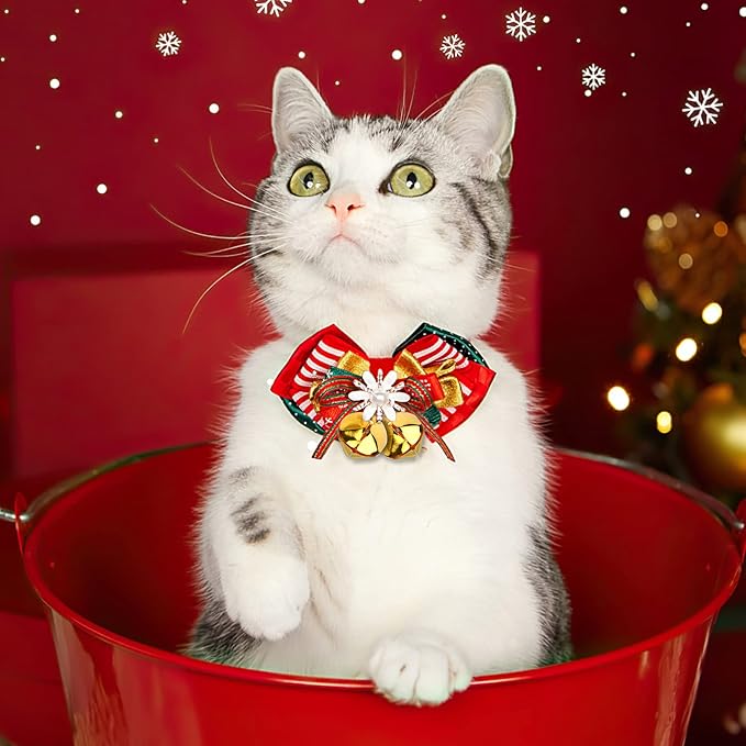 Augshy 200 Pieces Jingle Bells 3/5Inch Craft Bell Bulk for Christmas Home and Pet Decorations Xmas Decor Party Favors Supplies (Gold)