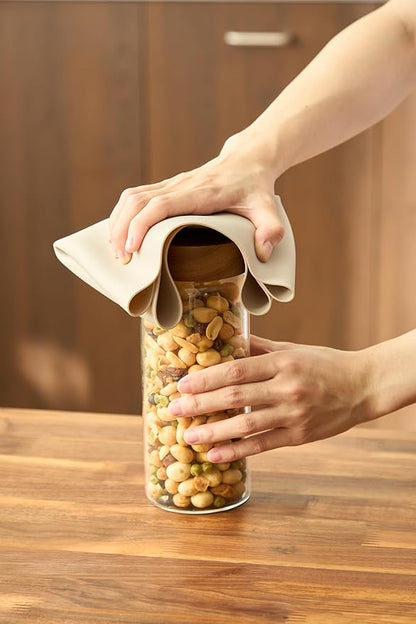 Beige Oval Silicone Placemats Set of 4 – Heat Resistant, Waterproof, Easy to Clean Non-Slip Modern Dining Table Mats – Premium Leather Textured Japandi Kitchen Decor