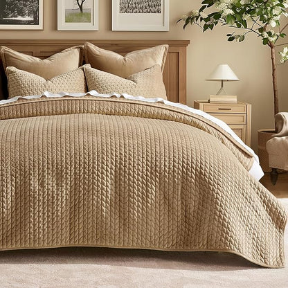 EVERGRACE Luxury Velvet Quilt Set King Size 3 Piece, Soft Cross-Stitch Velvet Comforter Set with Pillow Shams, Lightweight Coverlet Bedspread Bedding Set for All Seasons, Camel