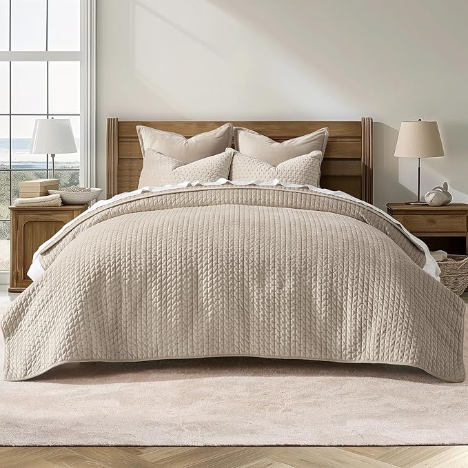 EVERGRACE Luxury Velvet Quilt Set King Size 3 Piece, Soft Cross-Stitch Velvet Comforter Set with Pillow Shams, Lightweight Coverlet Bedspread Bedding Set for All Seasons, Light Taupe