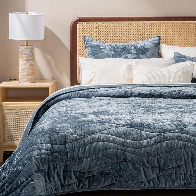 EVERGRACE Luxury Velvet Quilt Queen Size, Ultra Soft Wave Crushed Velvet Bedding Set, Lightweight Quilted Comforter Set for All Season, Oversized Bedspread Coverlet with 2 Shams, Stormy Blue