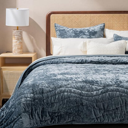 EVERGRACE Luxury Velvet Quilt Queen Size, Ultra Soft Wave Crushed Velvet Bedding Set, Lightweight Quilted Comforter Set for All Season, Oversized Bedspread Coverlet with 2 Shams, Stormy Blue