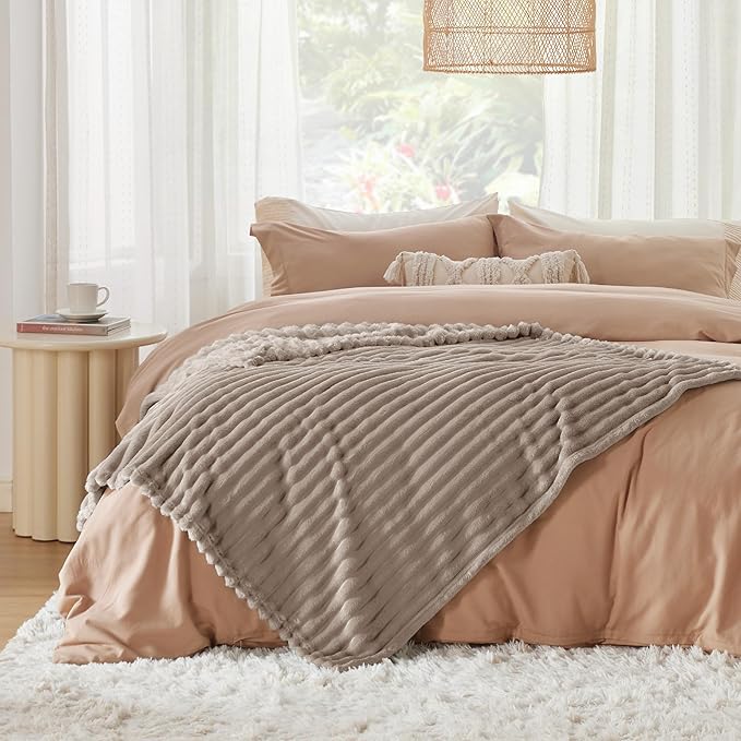 Bedsure GentleSoft Mocha Meringue Twin Blanket for Bed - Cozy Soft Blankets for Women, Cute Large Throws for Girls, 66x90 Inches