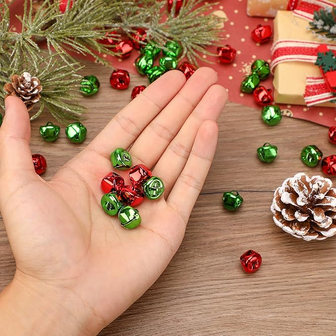 Augshy 200 Pieces Jingle Bells 3/5Inch Craft Bell Bulk for Christmas Home and Pet Decorations Xmas Decor Party Favors Supplies (Red and Green)