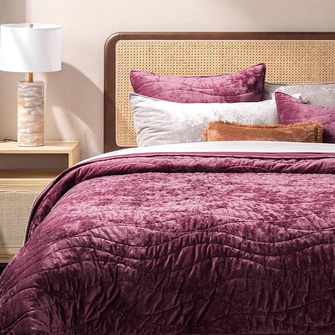 EVERGRACE Luxury Velvet Quilt King Size, Ultra Soft Wave Crushed Velvet Bedding Set, Lightweight Quilted Comforter Set for All Season, Oversized Bedspread Coverlet with 2 Shams, Mauve Purple