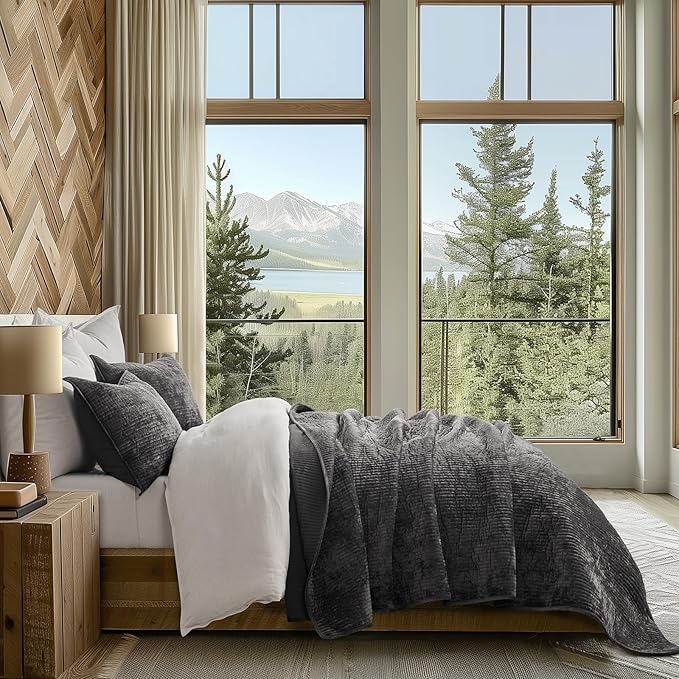 EVERGRACE Velvet Quilt Set King Size, Luxurious Soft Quilted Bedding Sets, Lightweight Velvet Comforter for All Season, Striped Channel Bedspread Coverlet with 2 Shams, Washed Black