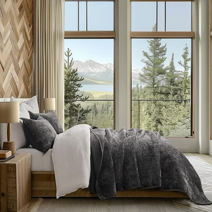 EVERGRACE Velvet Quilt Set King Size, Luxurious Soft Quilted Bedding Sets, Lightweight Velvet Comforter for All Season, Striped Channel Bedspread Coverlet with 2 Shams, Washed Black