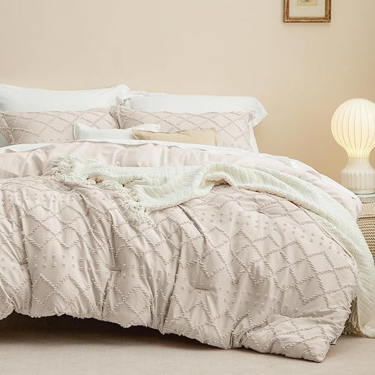 Bedsure Oversized Queen Comforter Set - Beige Comforter, Boho Tufted Shabby Chic Bedding for Kids, 3 Pieces Vintage Farmhouse Bed Set for All Seasons, Fluffy Soft Bedding with 2 Pillow Shams