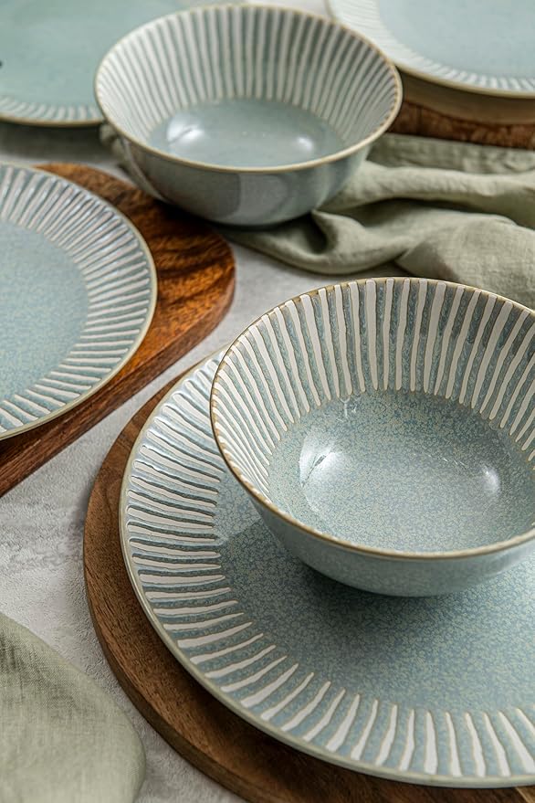 Bzyoo 12-Piece Reactive Blue Ceramic Dinnerware Set Bali Breeze Blue Elegant Table Setting for Every Occasion - Microwave & Dishwasher Safe Stackable