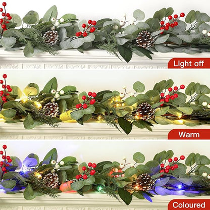 2 guirnaldas de Navidad de eucalipto artificial preiluminadas de 9 pies, luces multicolores Christmas/funciona con pilas, guirnalda de Navidad iluminada para manto, mesa, escaleras, barandilla, decoración de