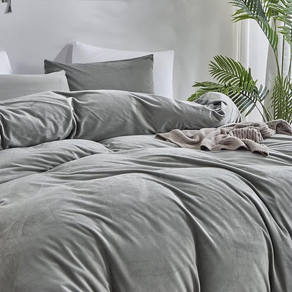 CLOTHKNOW Grey Fluffy California King Comforter Set Velvet Bedding Comforter Sets Soft Gray Comforter Grey Comforter with 2 x Pillow Cases