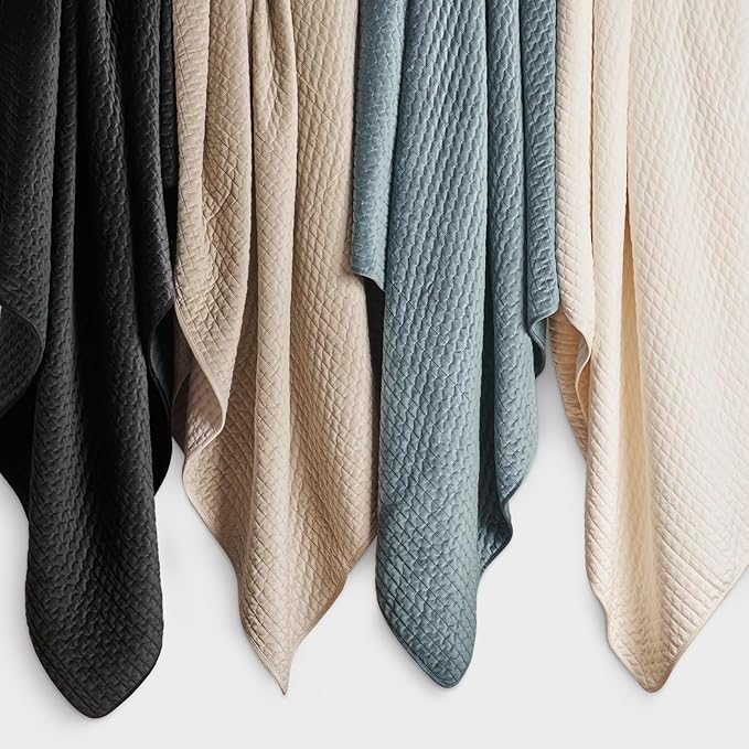 EVERGRACE Luxury Velvet Quilt Bedding Set King Size 3 Pieces with Pillow Shams, Soft Cross-Stitch Velvet Comforter Set, Lightweight Coverlet Bedspread for All Seasons, Black