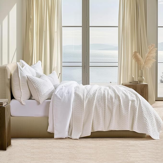 EVERGRACE Luxury Velvet Quilt Set King Size 3 Piece, Soft Cross-Stitch Velvet Comforter Set with Pillow Shams, Lightweight Coverlet Bedspread for All Seasons, Bright White