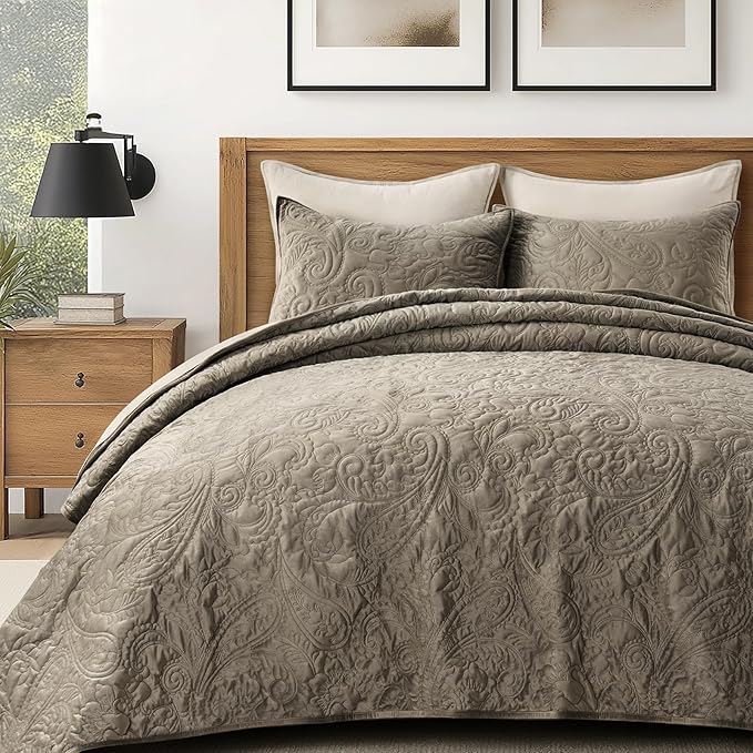 EVERGRACE Luxury Pearl Velvet Quilt Set Queen Size 3 Pieces, Soft Paisley-Stitch Velvet Comforter Set with Pillow Shams, Lightweight Bedspread Coverlet Bedding Set, Stone Taupe