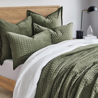 EverGrace Luxury Velvet Quilt Set Queen Size 3 Piece, Soft Cross-Stitch Velvet Comforter Set with Pillow Shams, Lightweight Coverlet Bedspread Bedding Set for All Seasons, Moss Green