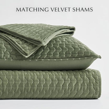 EVERGRACE Luxury Velvet Quilt Set Queen Size 3 Piece, Soft Cross-Stitch Velvet Comforter Set with Pillow Shams, Lightweight Coverlet Bedspread Bedding Set for All Seasons, Loden Green