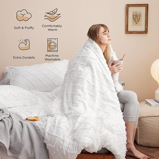 Bedsure California King Comforter Set - White Comforter, Boho Tufted Shabby Chic Bedding for Kids, 3 Pieces Vintage Farmhouse Bed Set for All Seasons, Fluffy Soft Bedding with 2 Pillow Shams