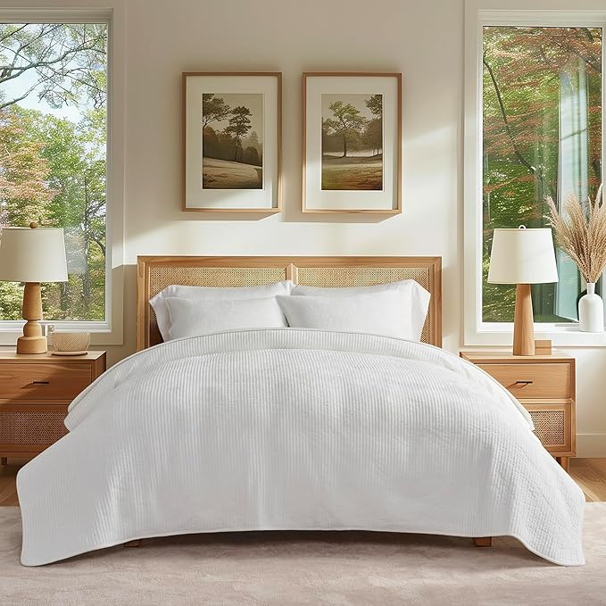 EVERGRACE Velvet Quilt Set King Size, Luxurious Soft Quilted Bedding Sets, Lightweight Velvet Comforter for All Season, Striped Channel Bedspread Coverlet with 2 Shams, Bright White