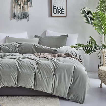 CLOTHKNOW Grey Fluffy California King Comforter Set Velvet Bedding Comforter Sets Soft Gray Comforter Grey Comforter with 2 x Pillow Cases