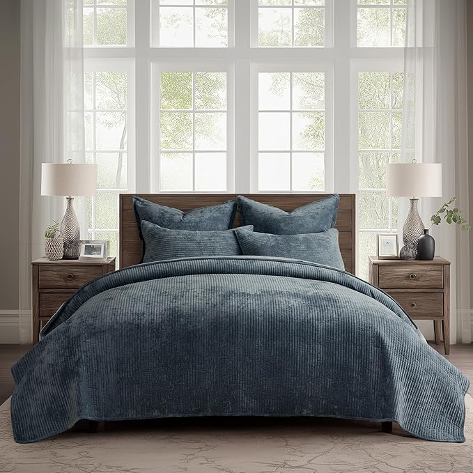 EVERGRACE Velvet Quilt Set Queen Size, Luxurious Soft Quilted Bedding Sets, Lightweight Velvet Comforter for All Season, Striped Channel Bedspread Coverlet with 2 Shams, Midnight Blue