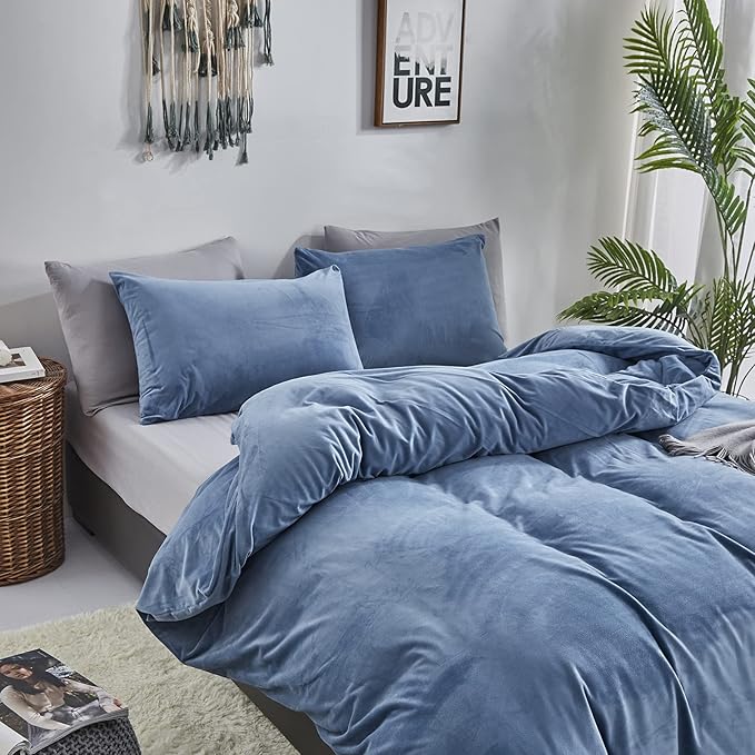 CLOTHKNOW Blue Fluffy Queen Comforter Set Velvet Bedding Comforter Sets Soft Grayish Blue Comforter with 2 x Pillow Cases