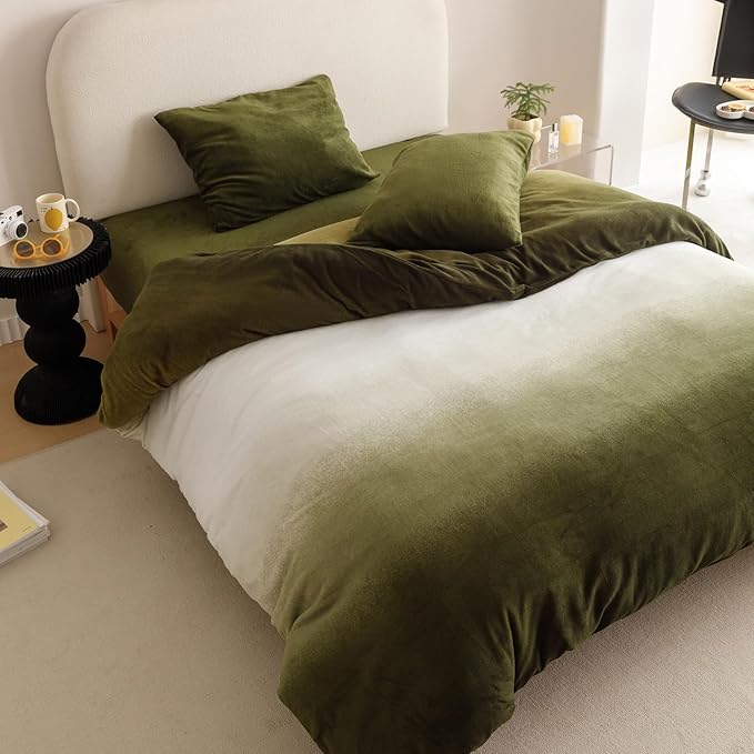 CLOTHKNOW Green White Queen Comforter Set Fluffy Velvet Bedding Comforter Sets Olive Green Comforter Soft Comforter Queen with 2 x Pillow Cases
