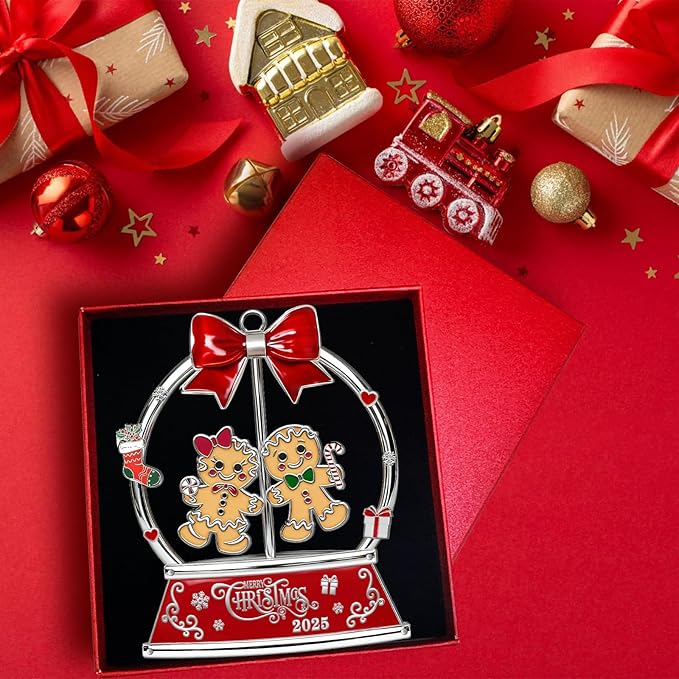 Christmas Gingerbread Couple Ornaments 2025 for Tree Decorations,Dated 2025 Metal Wreath Ornament with Rotatable for Christmas Keepsake Gifts for Grandparents, Kids, Friend