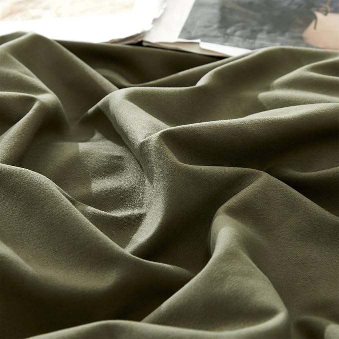 CLOTHKNOW Olive Green King Size Comforter Set 3Pcs Green Bedding Comforter Sets Soft All Season Hunter Green Comforter with 2 x Pillow Cases