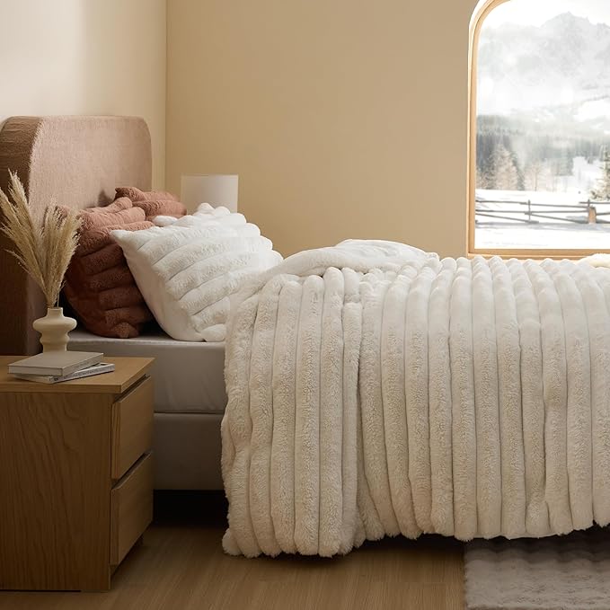 Bedsure Faux Fur Duvet Cover King Size - Beige Fluffy Duvet Cover Set, Soft and Cozy Shaggy Bedding Comforter Cover, Winter Warm Luxury Fuzzy Bed Set 3 Pieces, 1 King Duvet Cover and 2 Pillowcases