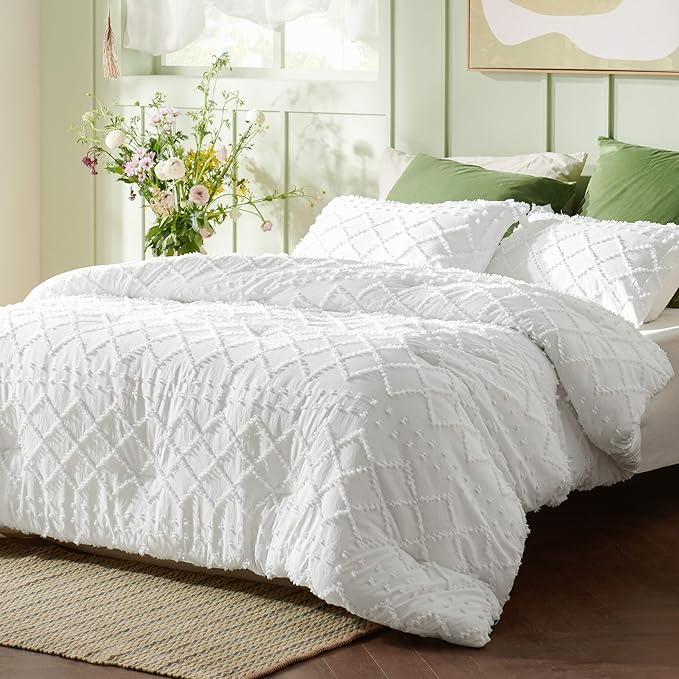 Bedsure Queen Comforter Set - White Comforter, Boho Tufted Shabby Chic Bedding Comforter Set for Kids, 3 Pieces Vintage Farmhouse Bed Set for All Seasons, Fluffy Soft Bedding Set with 2 Pillow Shams