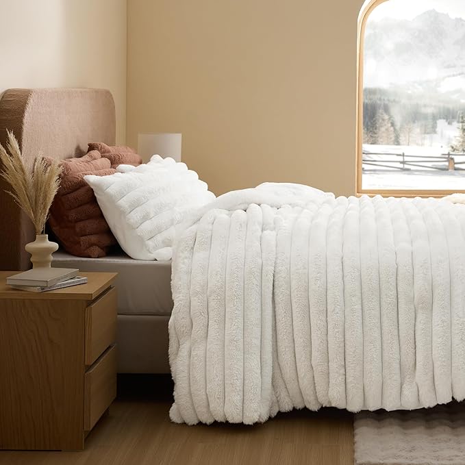 Bedsure Faux Fur Duvet Cover Queen Size - White Fluffy Duvet Cover Set, Soft and Cozy Shaggy Bedding Comforter Cover, Winter Warm Luxury Fuzzy Bed Set 3 Pieces, 1 Queen Duvet Cover and 2 Pillowcases