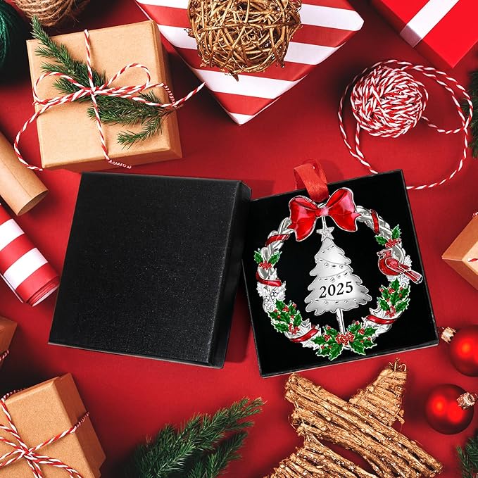 Christmas Ornament 2025 for Christmas Tree Decorations，Dated 2025 Christmas Wreath Ornament with Rotatable Tree for Holiday Decorative Keepsake Gift(Metal,1 Pack)