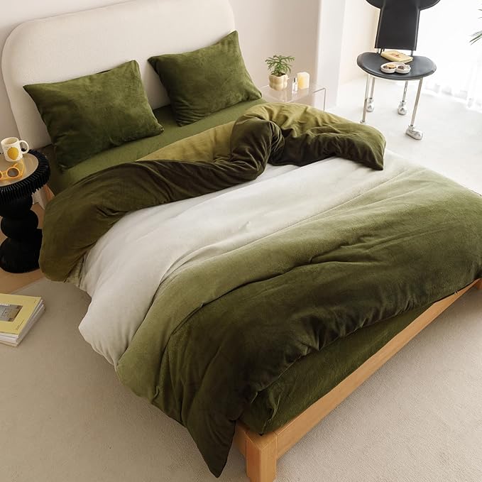CLOTHKNOW Green White Fluffy King Size Comforter Set Velvet Bedding Comforter Sets Olive Green Comforter with 2 x Pillow Cases