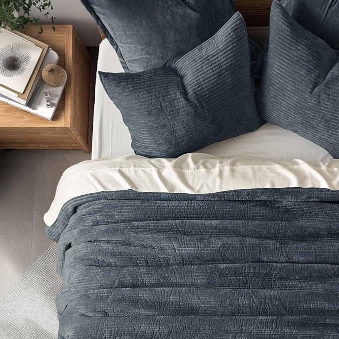 EVERGRACE Velvet Quilt Set King Size, Luxurious Soft Quilted Bedding Sets, Lightweight Velvet Comforter for All Season, Striped Channel Bedspread Coverlet with 2 Shams, Midnight Blue