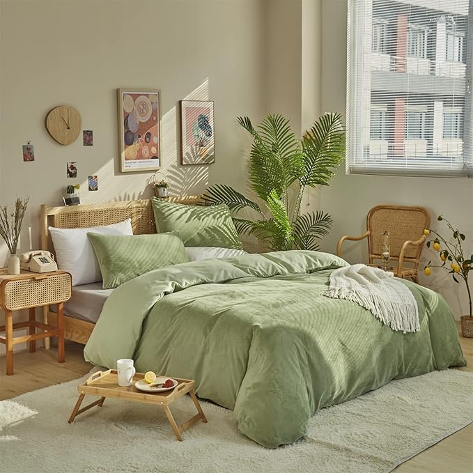 Pureant Fluffy Green Comforter Sets California King Sage Green Velvet Bedding Set Cal King Women Men Solid Light Green Flannel Quilts Grass Green Plush Blankets Soft Micromink Sherpa Fuzzy Warm Bed