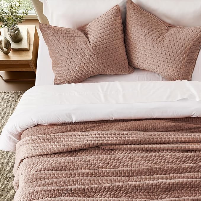 EVERGRACE Luxury Velvet Quilt Set King Size 3 Piece, Soft Cross-Stitch Velvet Comforter Set with Pillow Shams, Lightweight Coverlet Bedspread Bedding Set for All Seasons, Terracotta Clay