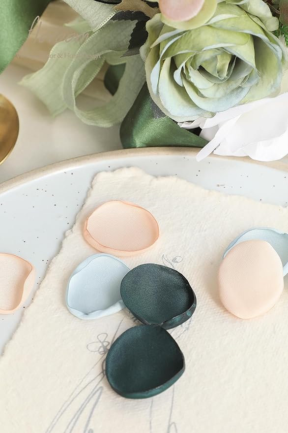 Floroom 300pcs Rose Petals Emerald Green Faux Silk Flower Petals for Wedding Flower Girl Basket Aisle Scatter Dinner Table Centerpieces Party Confetti Bridal Shower Romantic Night Decoration