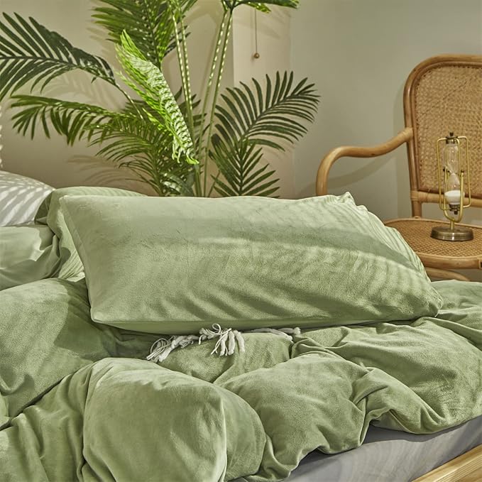 Pureant Fluffy Green Comforter Sets California King Sage Green Velvet Bedding Set Cal King Women Men Solid Light Green Flannel Quilts Grass Green Plush Blankets Soft Micromink Sherpa Fuzzy Warm Bed