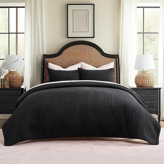 EVERGRACE Luxury Velvet Quilt Bedding Set King Size 3 Pieces with Pillow Shams, Soft Cross-Stitch Velvet Comforter Set, Lightweight Coverlet Bedspread for All Seasons, Black