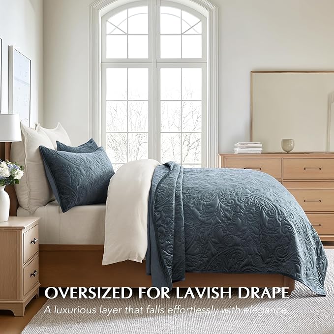 EVERGRACE Luxury Pearl Velvet Quilt Set Queen Size 3 Pieces, Soft Paisley-Stitch Velvet Comforter Set with Pillow Shams, Lightweight Bedspread Coverlet Bedding Set, Stormy Blue