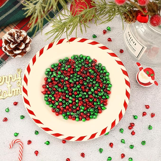 Augshy 200 Pieces Jingle Bells 1/4 Inch Craft Bell Mini Bell Bulk for Christmas Home and Pet Decorations Bracelet Necklace Knitting Jewelry Making Xmas Decor Party Favors Supplies (Red and Green)