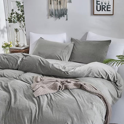 CLOTHKNOW Grey Fluffy Full Size Comforter Sets Velvet Bedding Comforter Sets Soft Silver Comforter Cozy Flannel Comforter with 2 x Pillow Cases